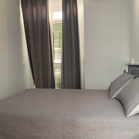 Hostal Alcobia Sevilla Buitenkant foto