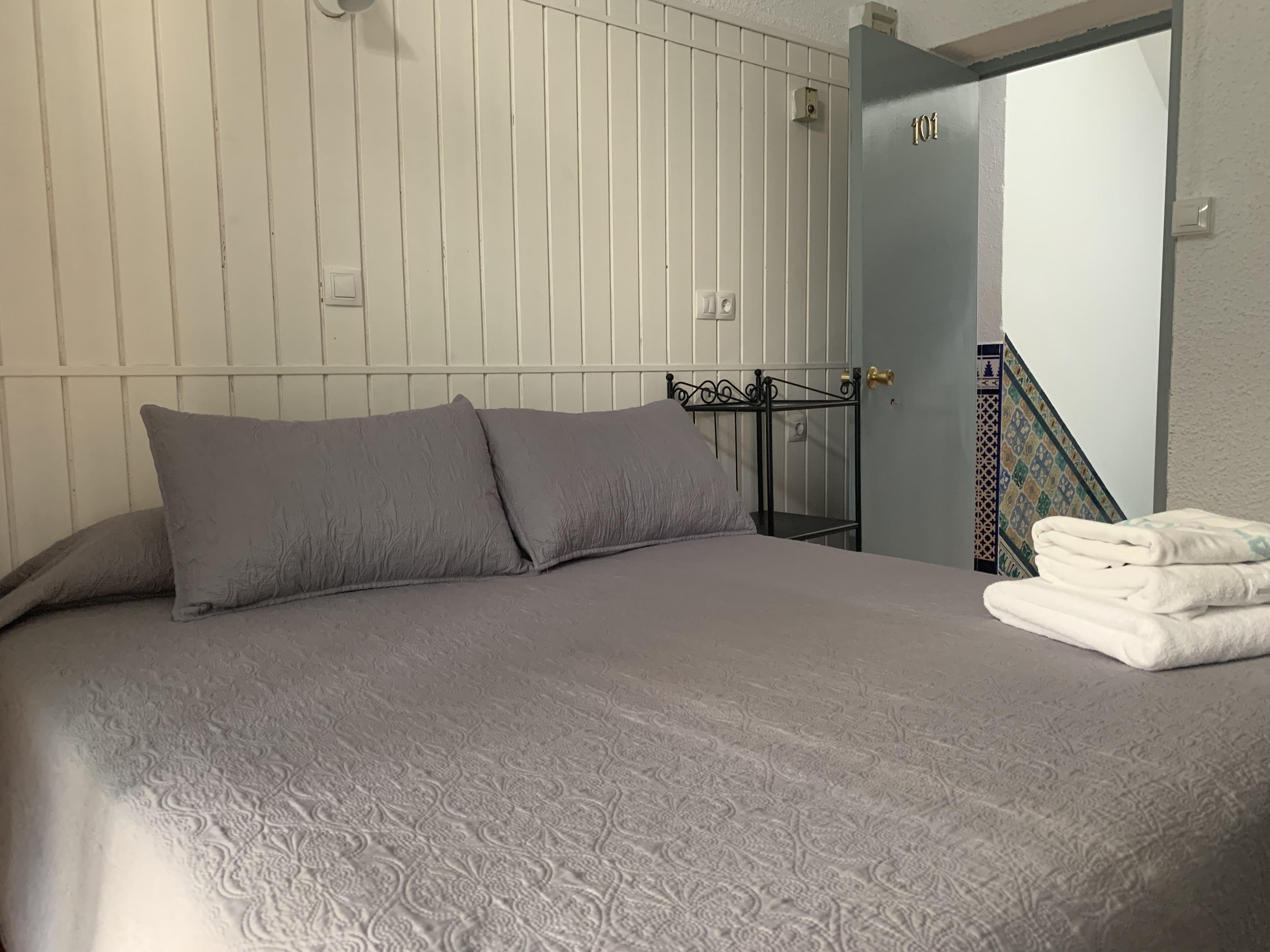 Hostal Alcobia Sevilla Buitenkant foto