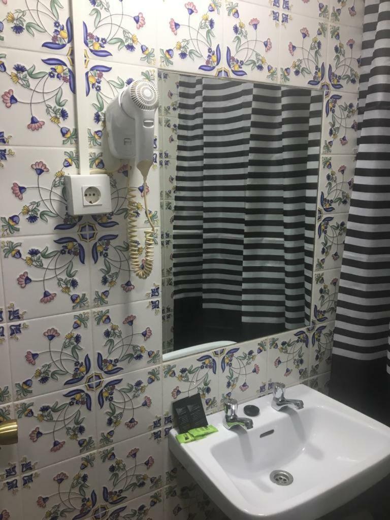 Hostal Alcobia Sevilla Buitenkant foto