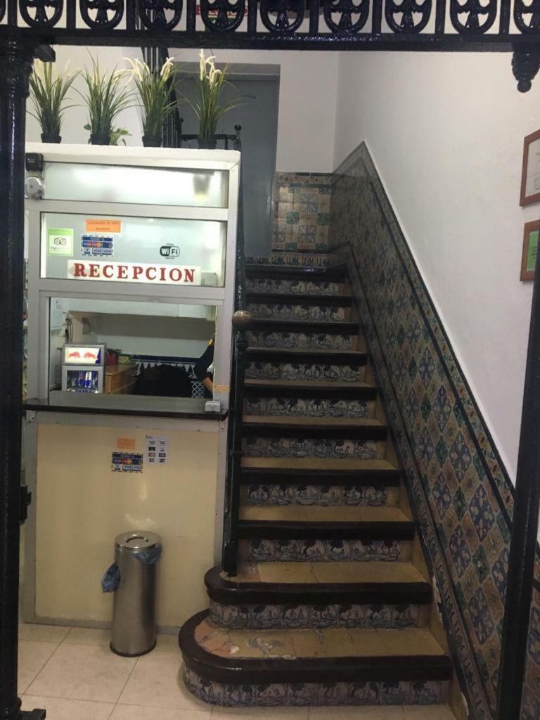 Hostal Alcobia Sevilla Buitenkant foto