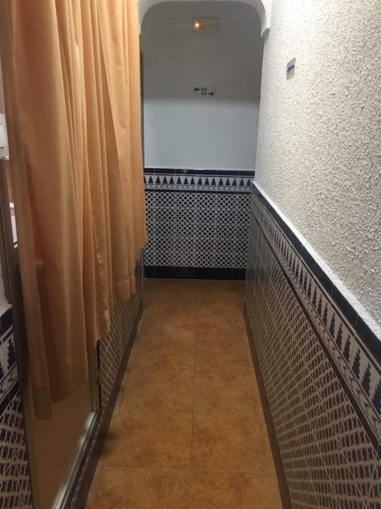 Hostal Alcobia Sevilla Buitenkant foto