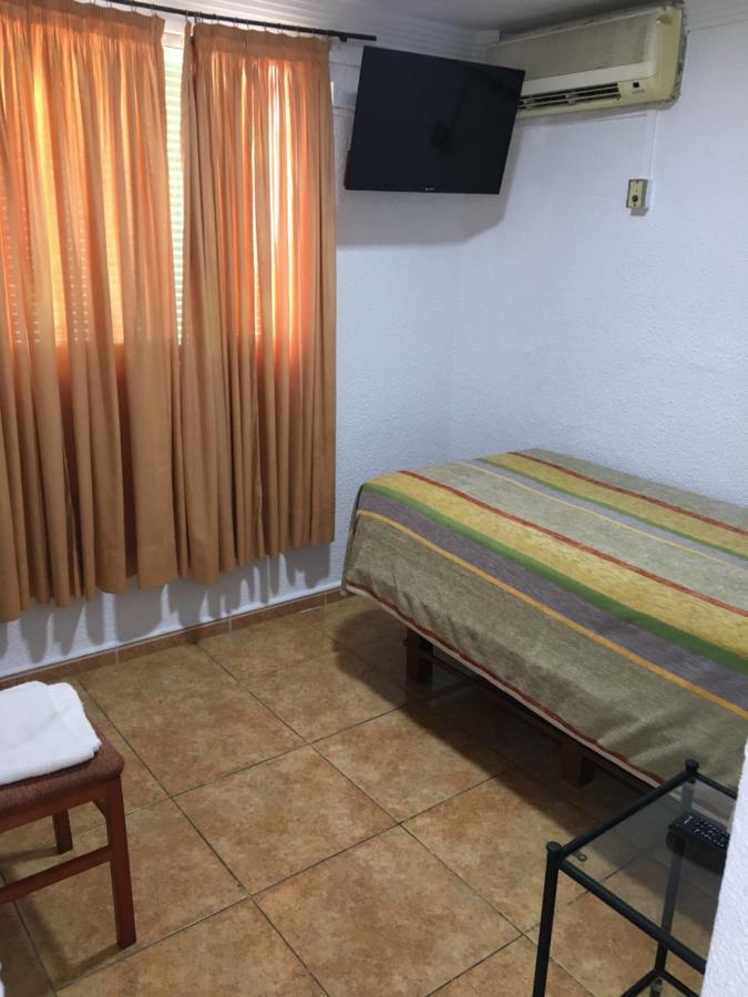 Hostal Alcobia Sevilla Buitenkant foto
