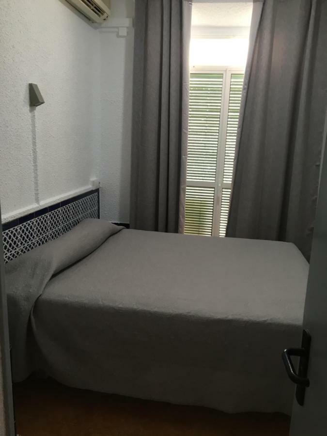 Hostal Alcobia Sevilla Buitenkant foto