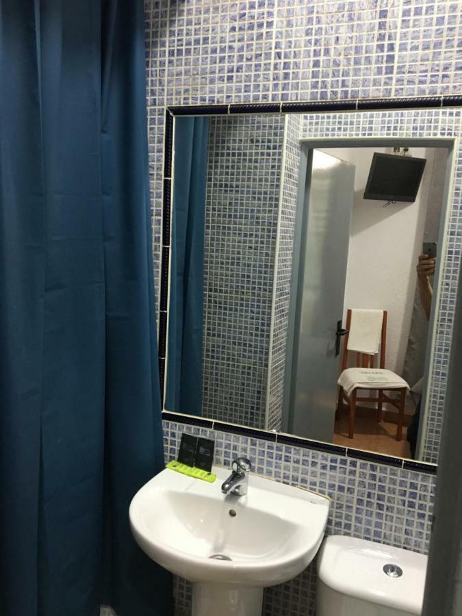 Hostal Alcobia Sevilla Buitenkant foto