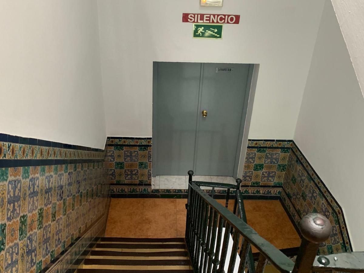 Hostal Alcobia Sevilla Buitenkant foto