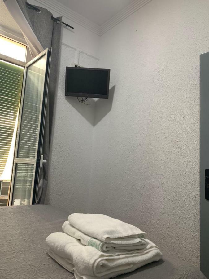 Hostal Alcobia Sevilla Buitenkant foto